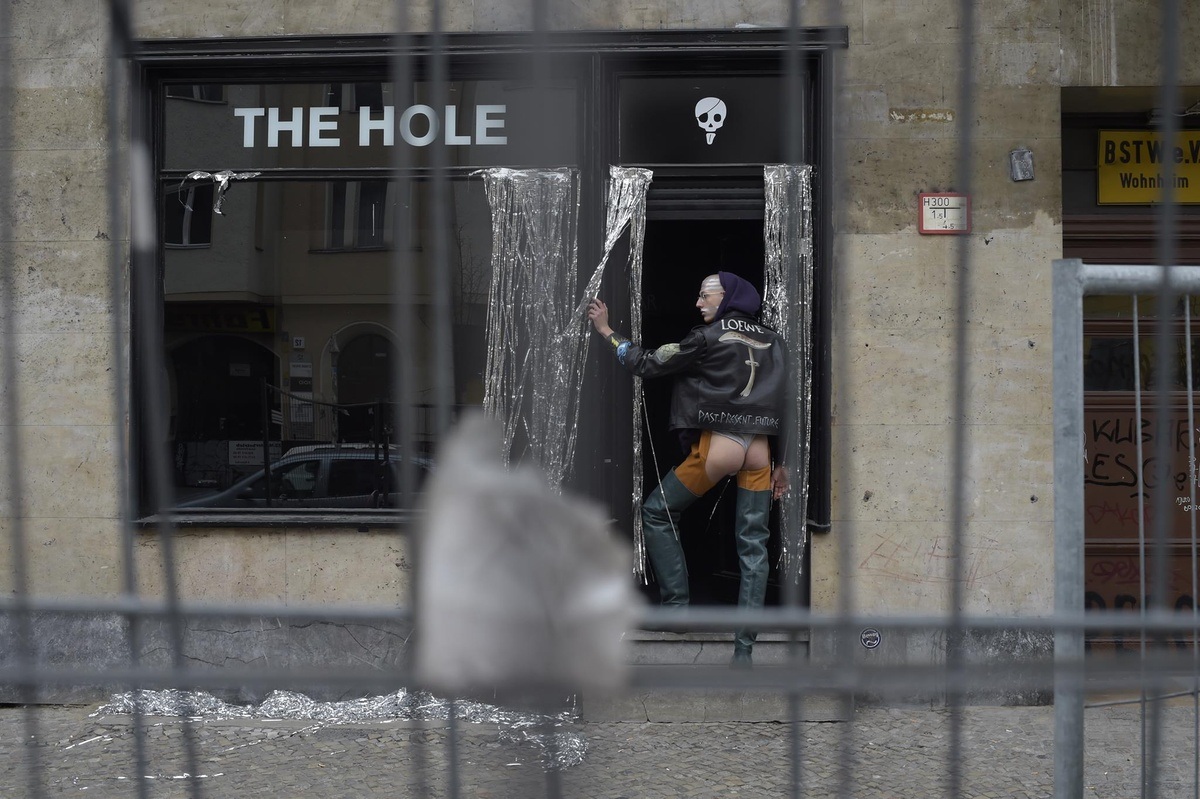 THE HOLE – Institut für Sehsüchte
