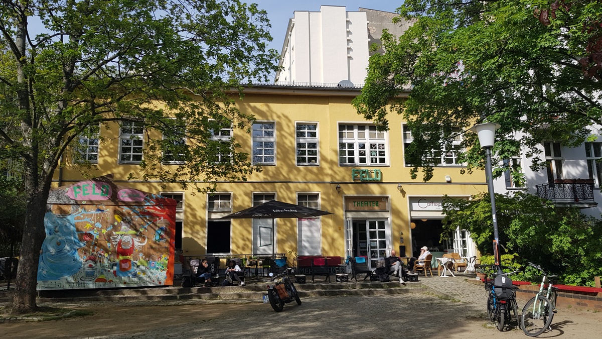 FELD Theater für junges Publikum, Platz vor dem Theater