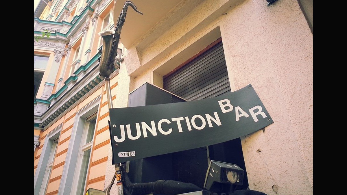 Junction Bar