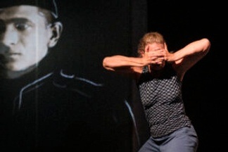 lautLOS . 6 – Begehbare Tanzinstallation in den Räumen der Villa Merländer