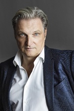 Stefan Jürgens liest und singt Tucholsky