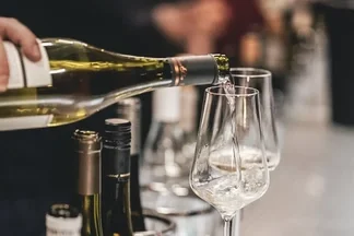 FestiWall: Besonderer Markttag & Wein am Wall