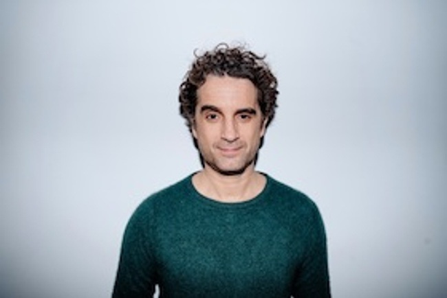 Oliver Wnuk denkt laut und liest vor