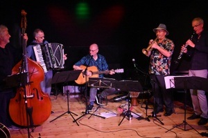 Wedding Klezmer Klezmer-Tänze und jiddische Lieder, Klänge vom Balkan und Rembetiko