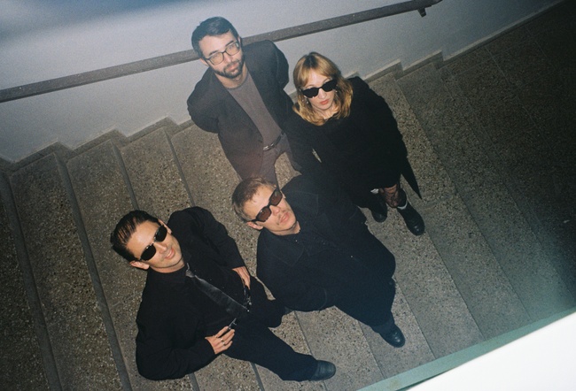 Plattenbau + Dora Flob
