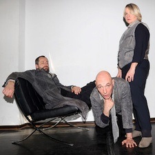 KNECHTE DER KULTURINDUSTRIE