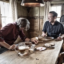Zwei Gulasch und zwei Seidl Bier