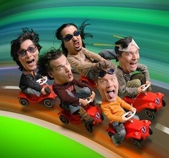 U-Bahn-Kontrollöre in tiefgefrorenen Frauenkleidern