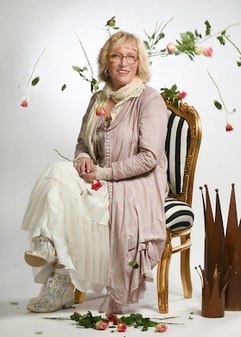 Eine Krone macht noch keinen König. Ein Hut noch keine Dame