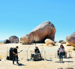 YAWNING MAN
Special Guest: SOFT SUN