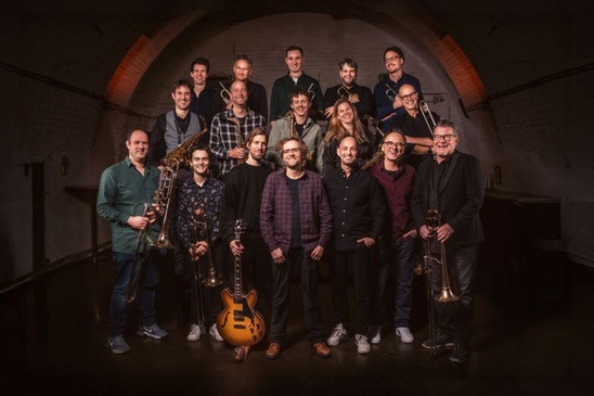 Eight Cylinder Bigband