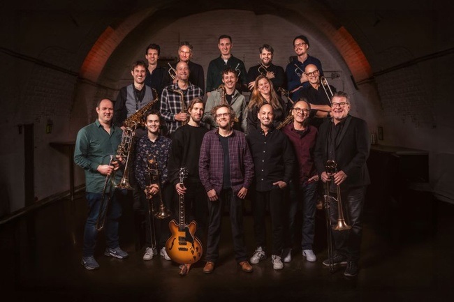 Eight Cylinder Bigband