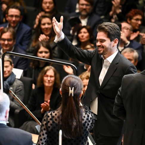 Lahav Shani dirigiert Gabrieli, Strawinsky und Haydn