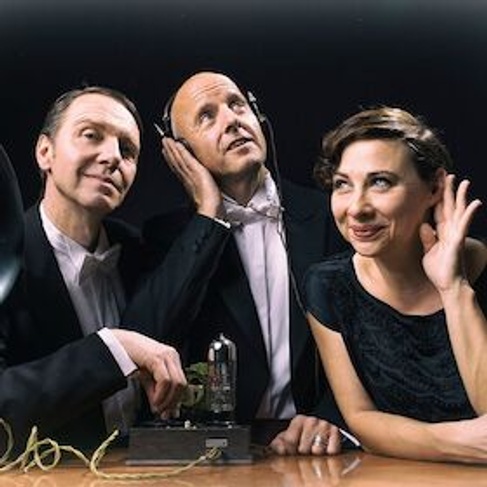 ACHTUNG, ACHTUNG; HIER SPRICHT BERLIN