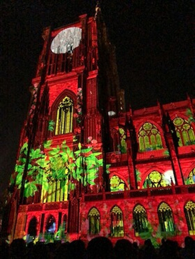 Titelbild der Veranstaltung Geführter Abendspaziergang durch Straßburg – Mit Lichtshow am Münster