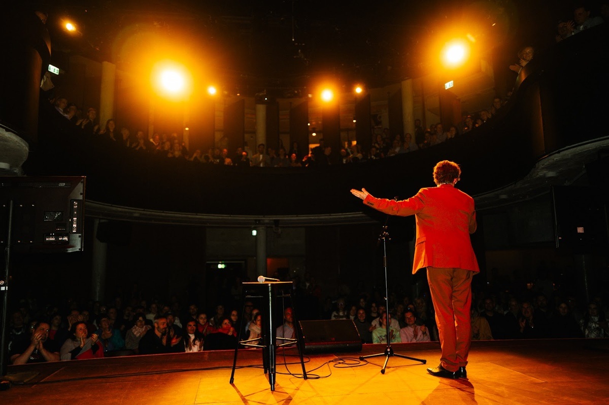 Titelbild der Veranstaltung KDK Stand Up Day - Spotlight Hamburg