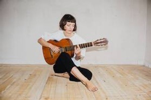 FEE. & Special Guest: Komparse