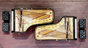 CHRIS HOPKINS meets his PIANO FRIENDS