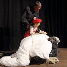 Figurentheater in der CD-Kaserne: Rotkäppchen