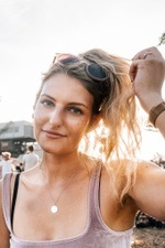 Anni Knall