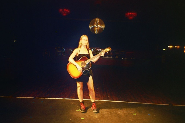 Alice Phoebe Lou | Klangpoesie mit Tiefgang und sonniger Leichtigkeit