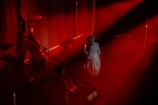 Emily – No Prisoner Be