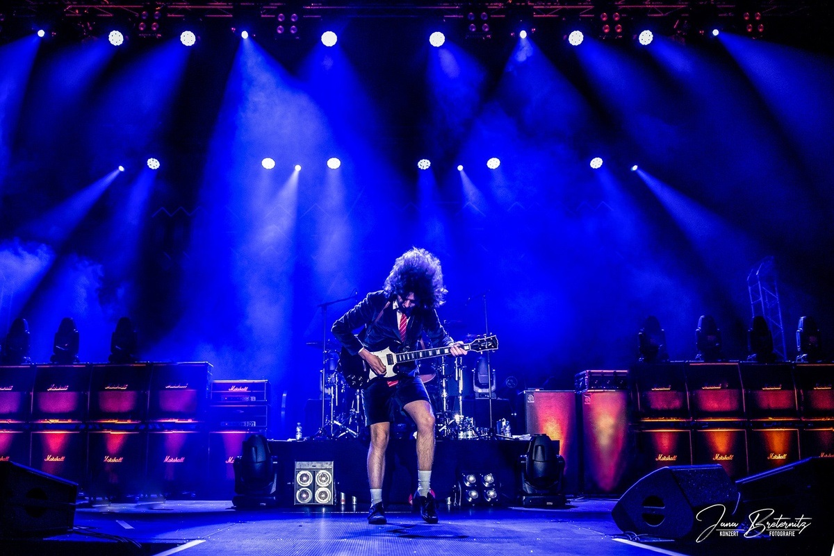 The AC/DC – Master Band „Nick Young“