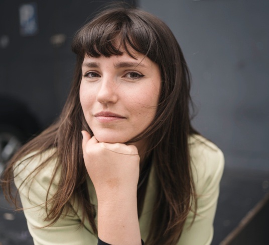 Carla Hinrichs (Letzte Generation) - Lesung aus »Meine verletzte Generation«