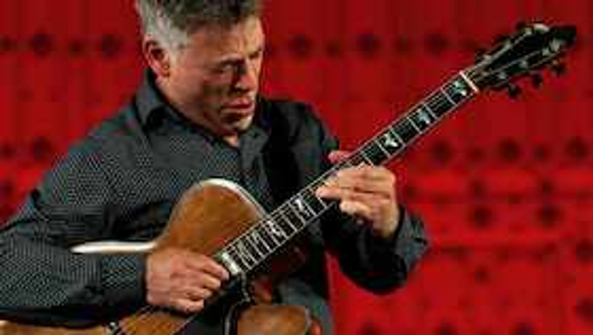 Titelbild der Veranstaltung Peter Bernstein Quartet w/ Sullivan Fortner, Doug Weiss, Kush Abaday