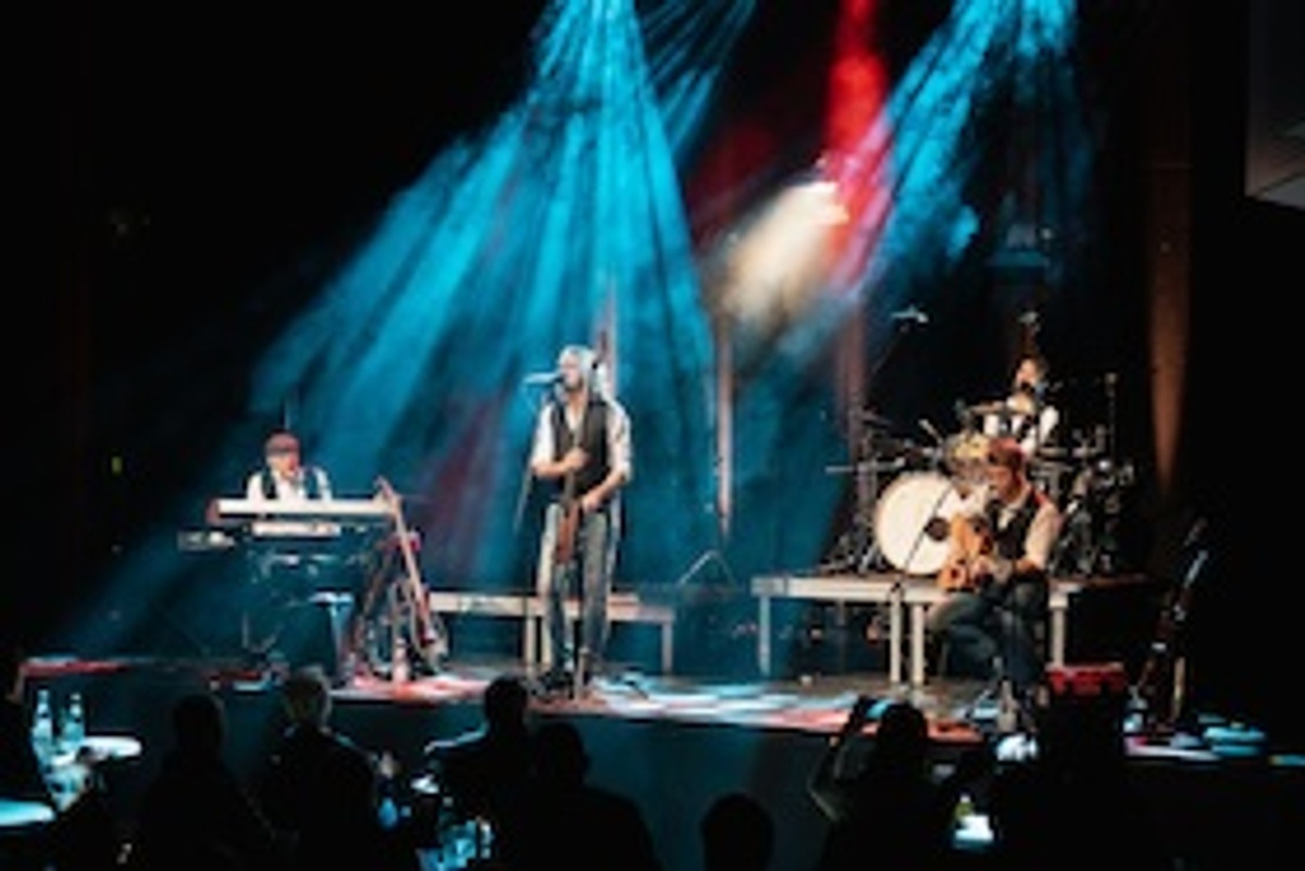 Joy Kleinkunst: Huebnotix mit Rock History Unplugged