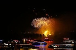 Sonderzug zu Rhein in Flammen