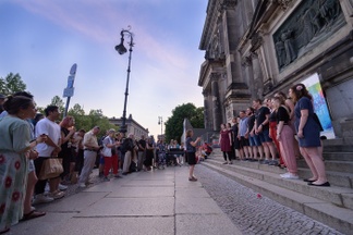 Chorverband Berlin - Freitreppe vor der James-Simon-Galerie