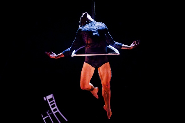 HIER SOWIE DORT mit Live-Audiodeskription und Tastführung