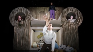 Es sagt, es liebt uns