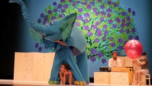 Funkelkonzert M / Elefant aus dem Ei