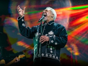 Tom Jones, Ages and Stages Tour, Mitsubishi Electric HALLE