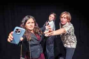 BühnenBande im T-Werk zeigt: "ÜBER LEBEN" (12+)