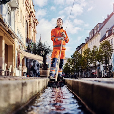 Freiburgs Bächle-Tour – Unterwegs mit Stocky, dem Bächleputzer