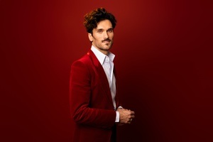 VLADIMIR KORNÉEV singt DALIDA: UM NICHT ALLEIN ZU SEIN