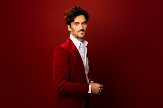 VLADIMIR KORNÉEV singt DALIDA: UM NICHT ALLEIN ZU SEIN