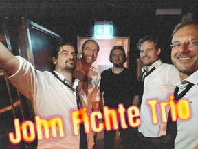 JOHN FICHTE TRIO: Funkrock at it´s Best! Musik muss Spass machen - tanzbare Grooves und Songs zwischen Rock und Funk.