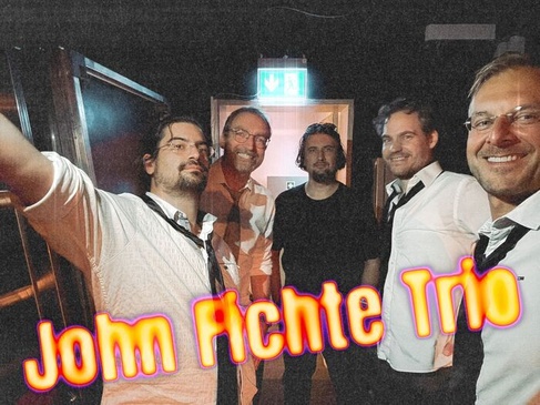 JOHN FICHTE TRIO: Funkrock at it´s Best! Musik muss Spass machen - tanzbare Grooves und Songs zwischen Rock und Funk.