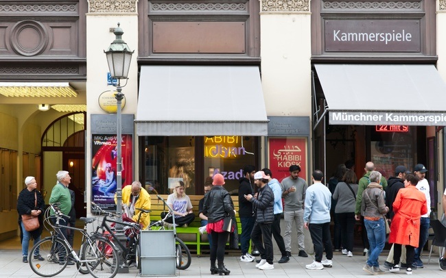 The eco-feminist lab: gender, bodies, and identities.