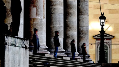 An irritating playground in performance