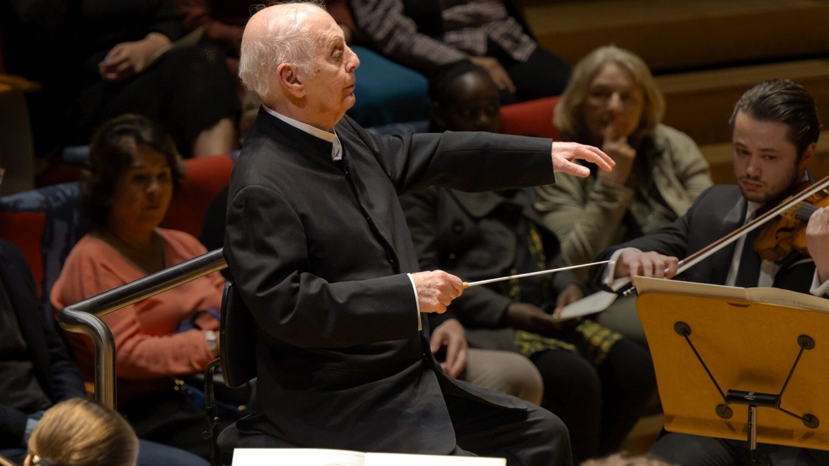 BOULEZ ENSEMBLE & DANIEL BARENBOIM