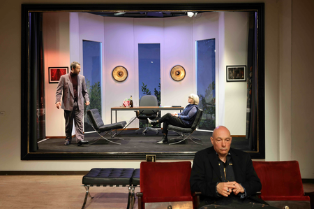 KNECHTE DER KULTURINDUSTRIE