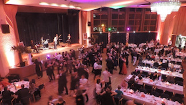 Tanz in den Mai mit der Band Calypso