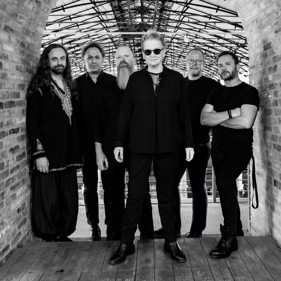 ANNE CLARK & Band