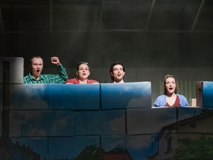 MIT DER FAUST IN DIE WELT SCHLAGEN