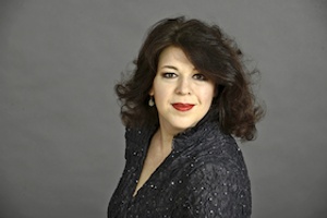 Romantische Paare im Frühling